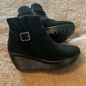 Skechers Suede Parallel Day Date Wedge Ankle Black Boots Women's Size 7